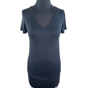 Lululemon Black Striped V-Neck Short Sleeve Slim Fit Active Top Shirt Size 2/4